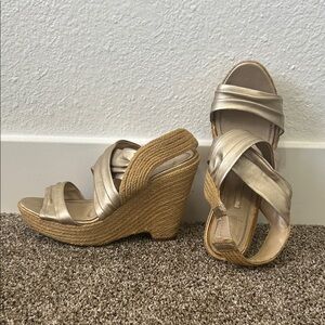 ‼️free w/purchase‼️Wicker Braided Gold Wedge Sandals
